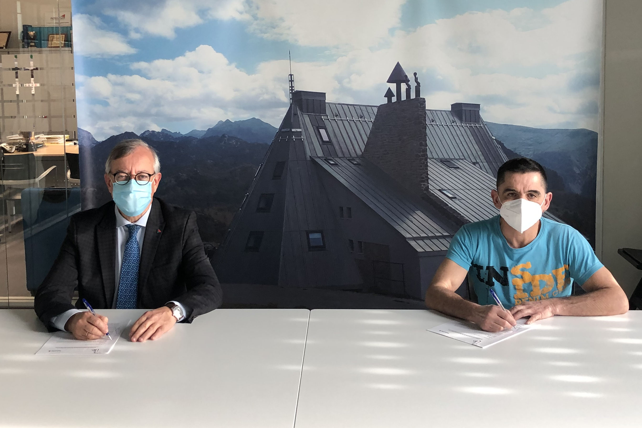 FIRMADO EL ACUERDO DE PATROCINIO CON HELVETIA SEGUROS